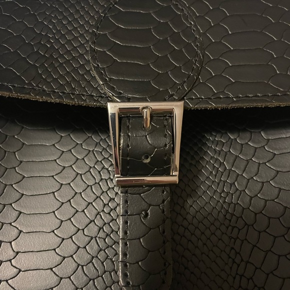 Brit-Stitch Black Reptile Patterned Leather Crossbody Satchel Messenger Bag EUC - Picture 9 of 10